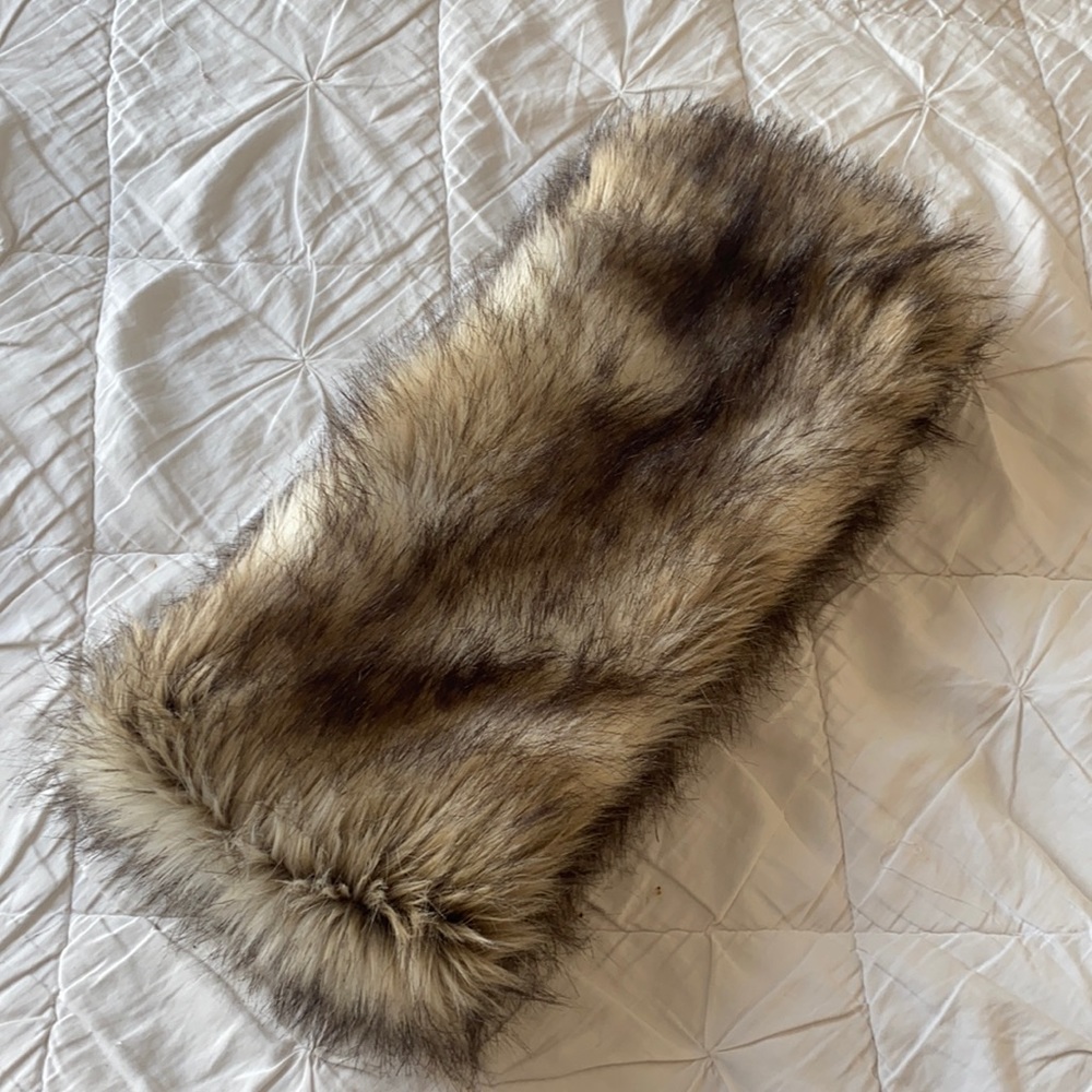 Express Woman’s fur wrap/scarf